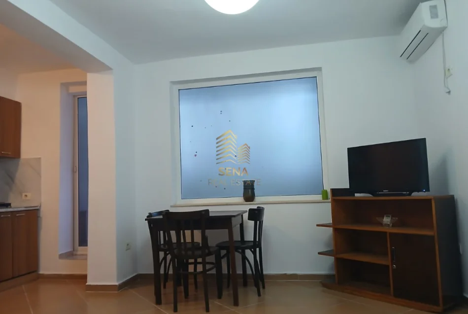 Tirane, jepet me qera apartament 1+1+Ballkon Kati 1, 57 m² 400 € (Ministria e jashtme)