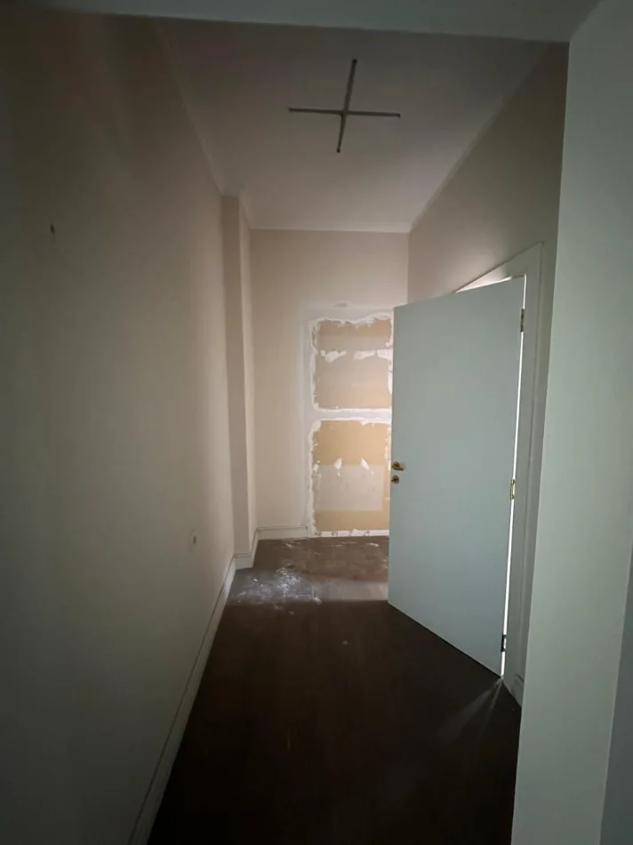 Tirane, jepet me qera zyre Kati 3, 100 m² 1.000 € (BLLOK)