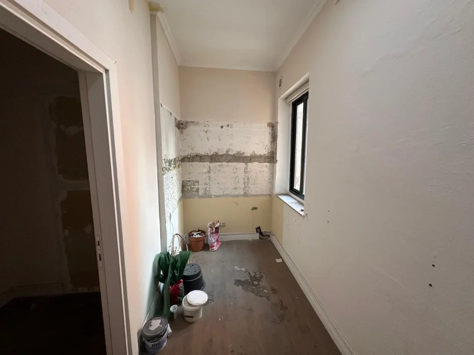 Tirane, jepet me qera zyre Kati 3, 100 m² 1.000 € (BLLOK)