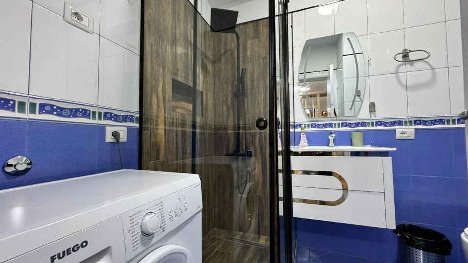 Tirane, jepet me qera apartament Kati 11, 81 m² 1.000 € (Perballe Gjimnazit Petro Nini Luarasi)