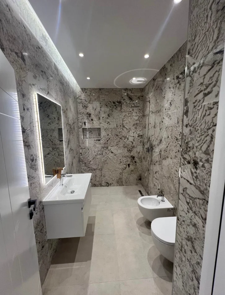 Tirane, shitet apartament 2+1 Kati 3, 129 m² 170.000 € (Fresku)