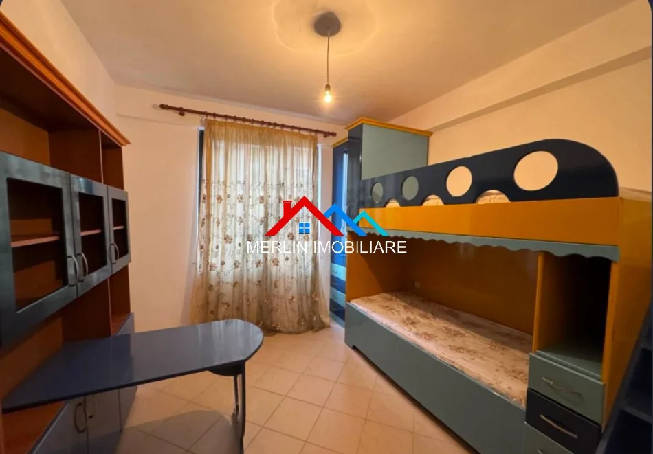 Tirane, jepet me qera apartament 2+1+Ballkon Kati 3, 85 m² 467 € (RRUGA 3 DESHMORET,YZBERISHT)