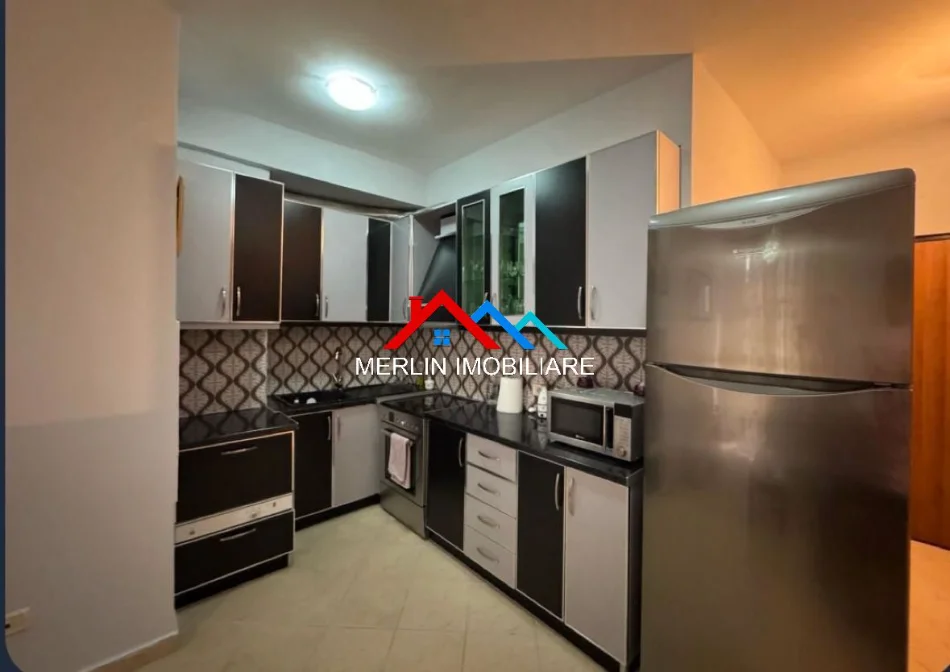 Tirane, jepet me qera apartament 2+1+Ballkon Kati 3, 85 m² 467 € (RRUGA 3 DESHMORET,YZBERISHT)