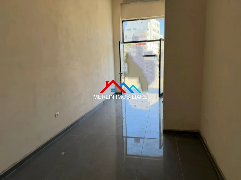 Tirane, jepet me qera ambjent biznesi Kati 0, 32 m² 500 € (RRUGA SOKRAT MIHO,ASTIR)