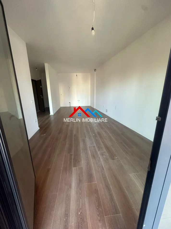 Tirane, jepet me qera zyre Kati 4, 80 m² 1.039 € (RRUGA E KAVAJES)