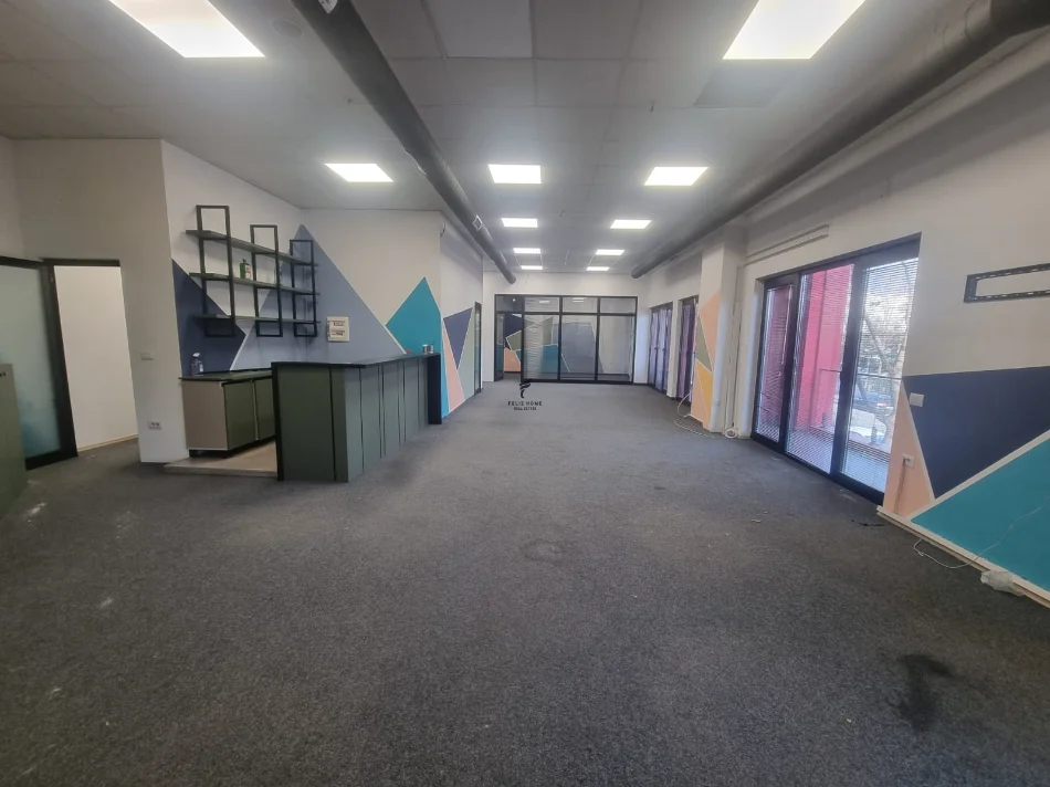 Tirane, jepet me qera zyre , 190 m² 2.200 € (RRUGA E DIBRES)