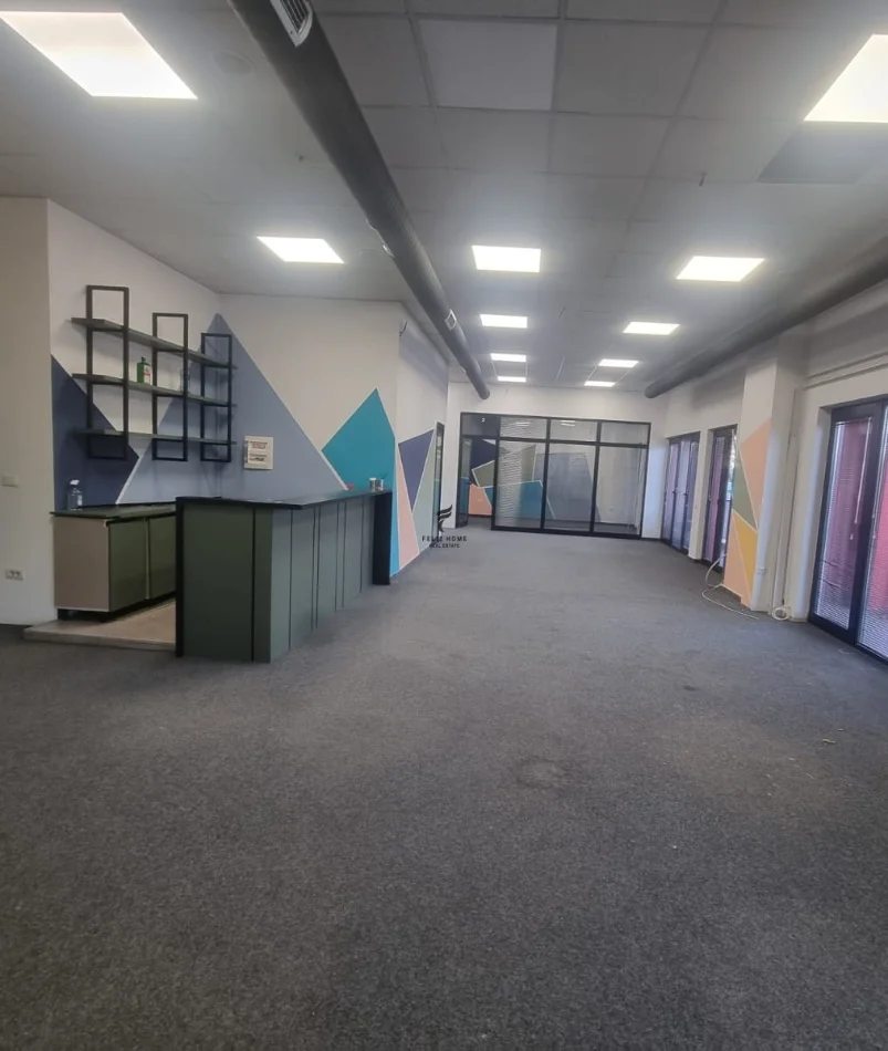 Tirane, jepet me qera zyre , 190 m² 2.200 € (RRUGA E DIBRES)
