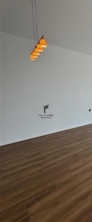 Tirane, jepet me qera zyre Kati 6, 122 m² 600 € (RRUGA E DIBRES)