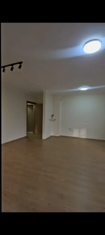 Tirane, jepet me qera zyre Kati 6, 122 m² 400 € (5 MAJI)
