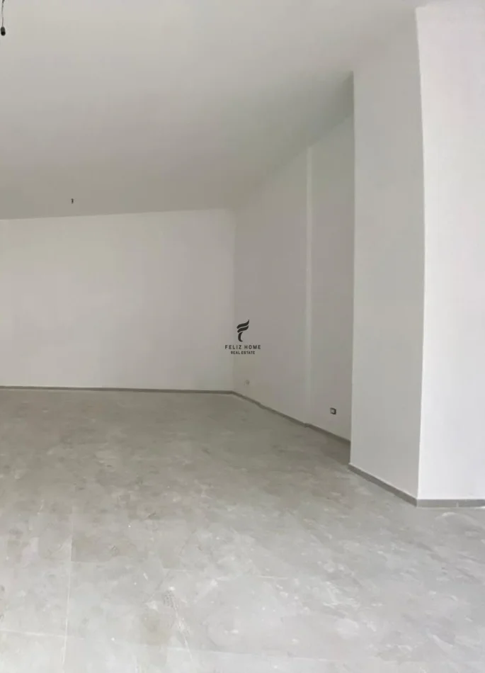 Tirane, jepet me qera dyqan Kati 0, 95 m² 1.500 € (RRUGA E DIBRES)