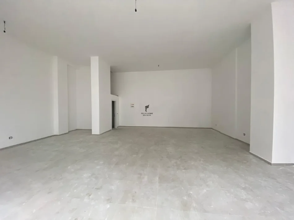 Tirane, jepet me qera dyqan Kati 0, 95 m² 1.500 € (RRUGA E DIBRES)