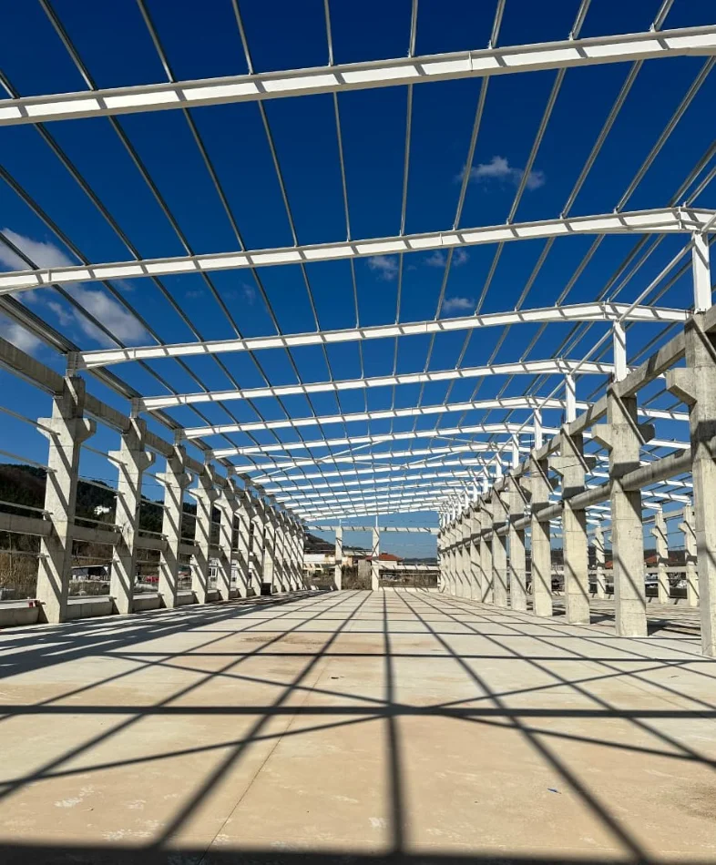 Tirane, jepet me qera magazine Kati 0, 2.200 m² 11.000 € (Prush)