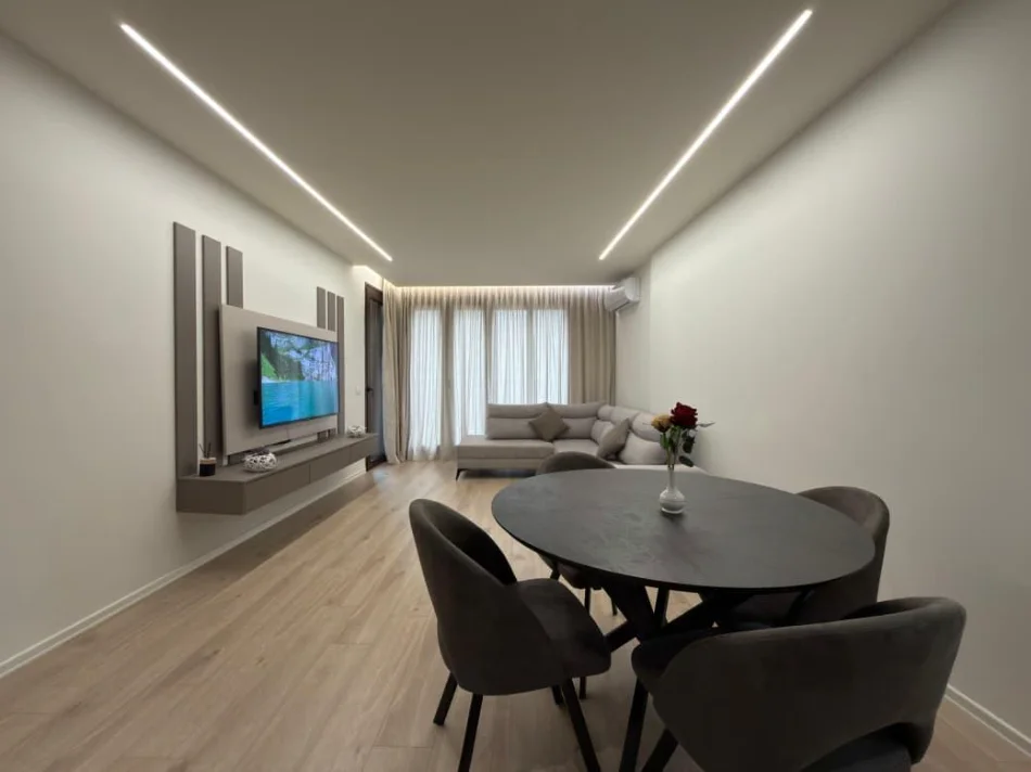 Tirane, jepet me qera apartament 1+1+Aneks+Ballkon Kati 3, 75 m² 1.200 € (Rruga Barrikadave)