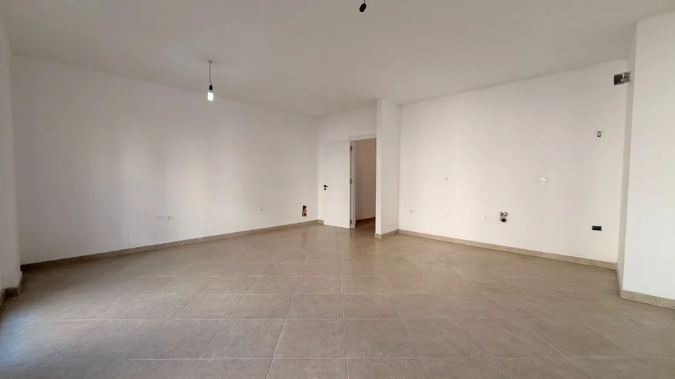 Tirane, shitet apartament 2+1+Ballkon , (selite)