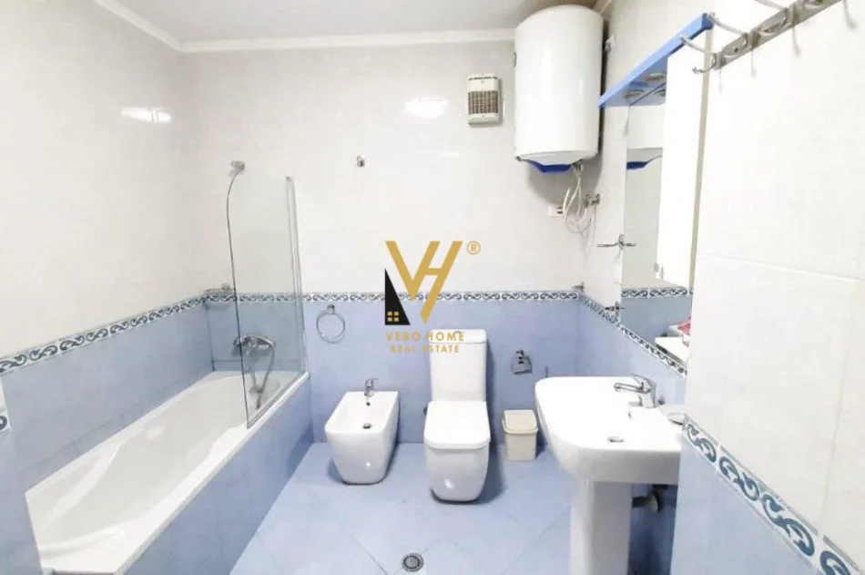 Tirane, jepet me qera apartament 2+1+Ballkon Kati 3, 115 m² 720 € (ZOGU I ZI)