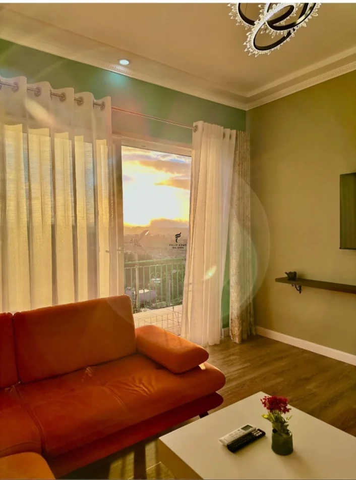 Tirane, shitet Vile 3 Katshe , 600 m² 500.000 € (ISH UZINA E AUTOTRAKTOREVE)