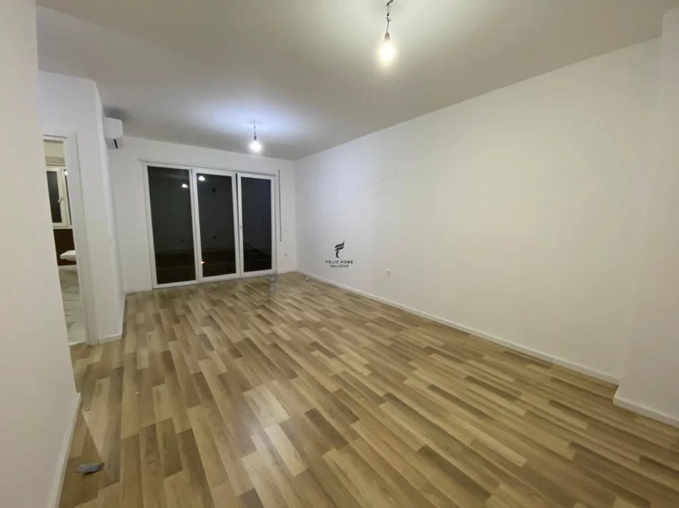 Tirane, jepet me qera zyre Kati 9, 75 m² 450 € (DON BOSKO)