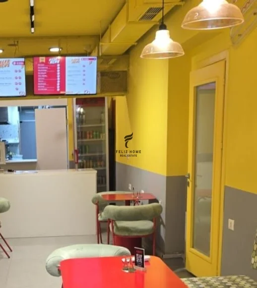 Tirane, jepet me qera zyre Kati 0, 70 m² 1.500 € (XHAMLLIKU)