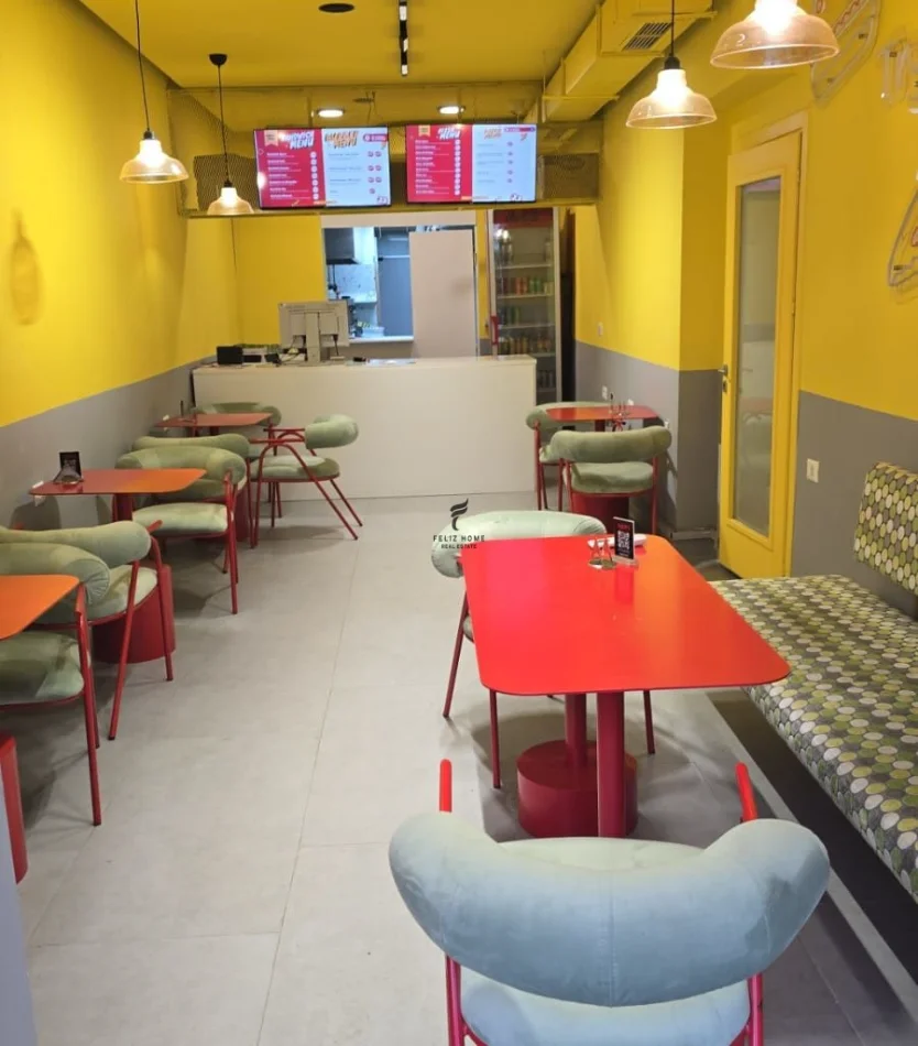 Tirane, jepet me qera zyre Kati 0, 70 m² 1.500 € (XHAMLLIKU)