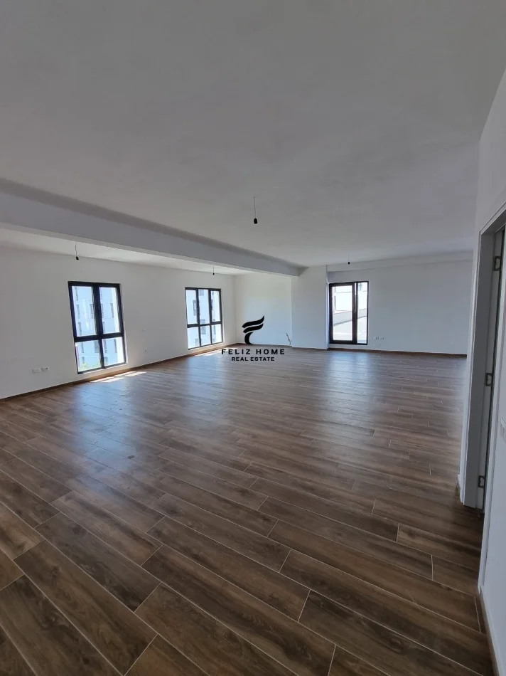 Tirane, jepet me qera zyre Kati 6, 122 m² 600 € (FARMACIA 10)