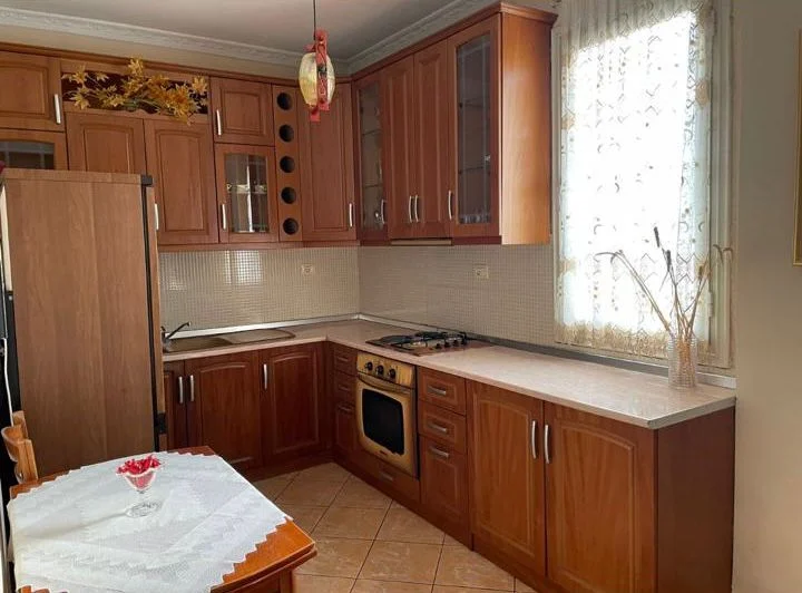 Fier, shitet apartament 2+1+Ballkon Kati 9, 92 m² 85.000.000 € (rr. Mihal Jano)