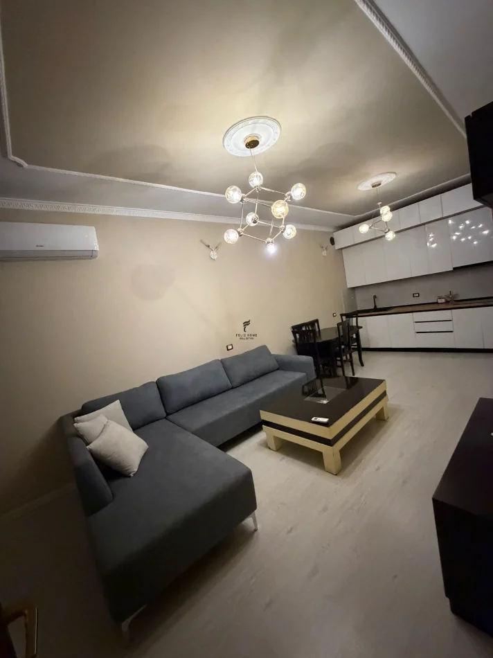 Tirane, jepet me qera apartament 2+1 Kati 2, 150 m² 750 € (21 DHJETORI)