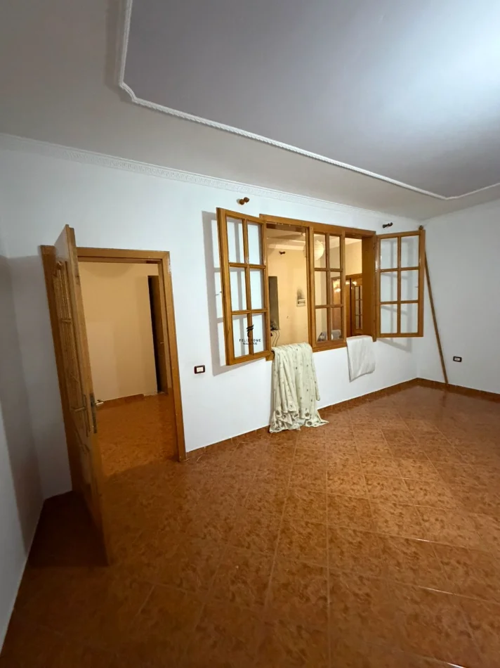 Tirane, jepet me qera apartament 2+1 Kati 2, 150 m² 750 € (21 DHJETORI)