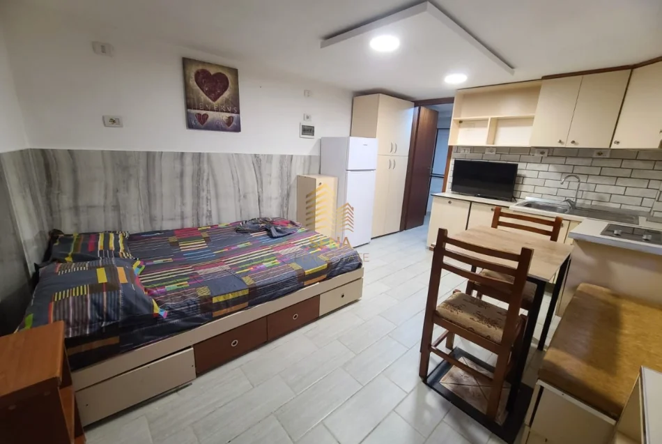 Tirane, jepet me qera apartament 1+1 Kati 1, 35 m² 310 € (5 Maji)