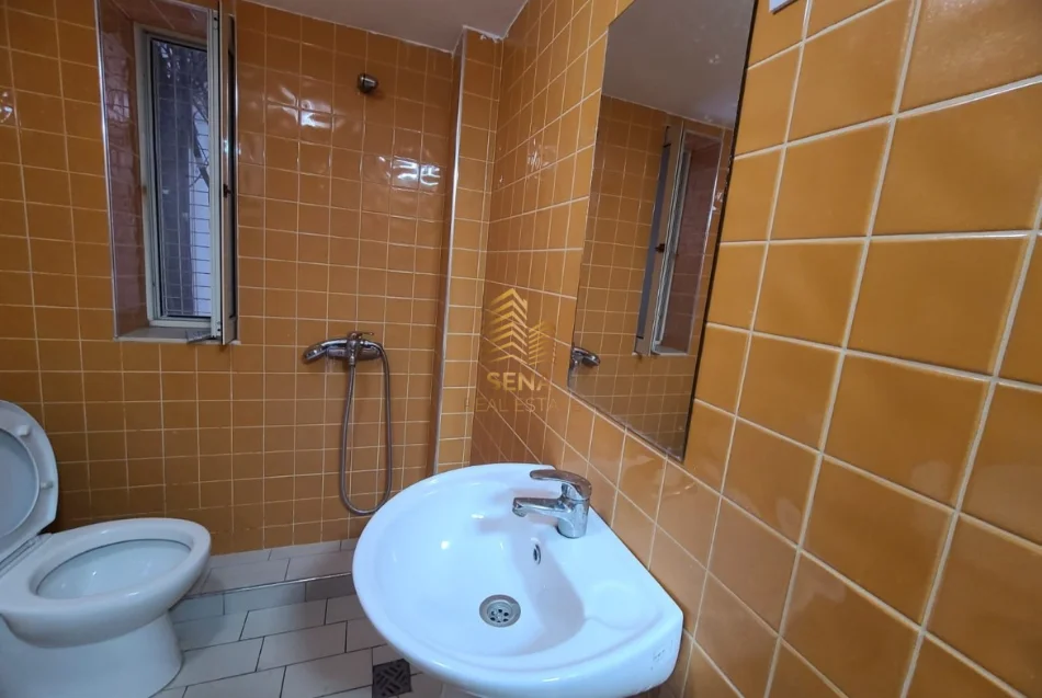 Tirane, jepet me qera apartament 1+1 Kati 1, 35 m² 310 € (5 Maji)