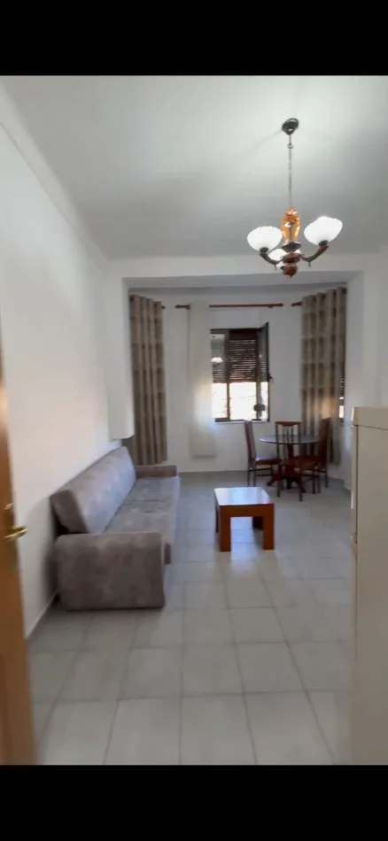 Tirane, jepet me qera zyre Kati 5, 50 m² 600 € (BLLOK)