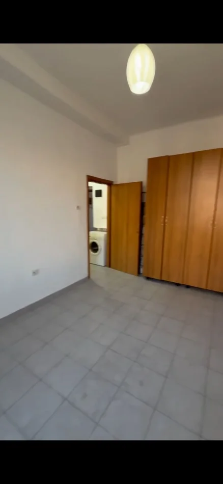 Tirane, jepet me qera zyre Kati 5, 50 m² 600 € (BLLOK)