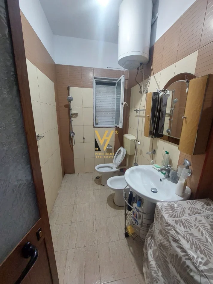 Tirane, jepet me qera apartament 1+1+Ballkon Kati 4, 70 m² 550 € (SHESHI WILLSON)