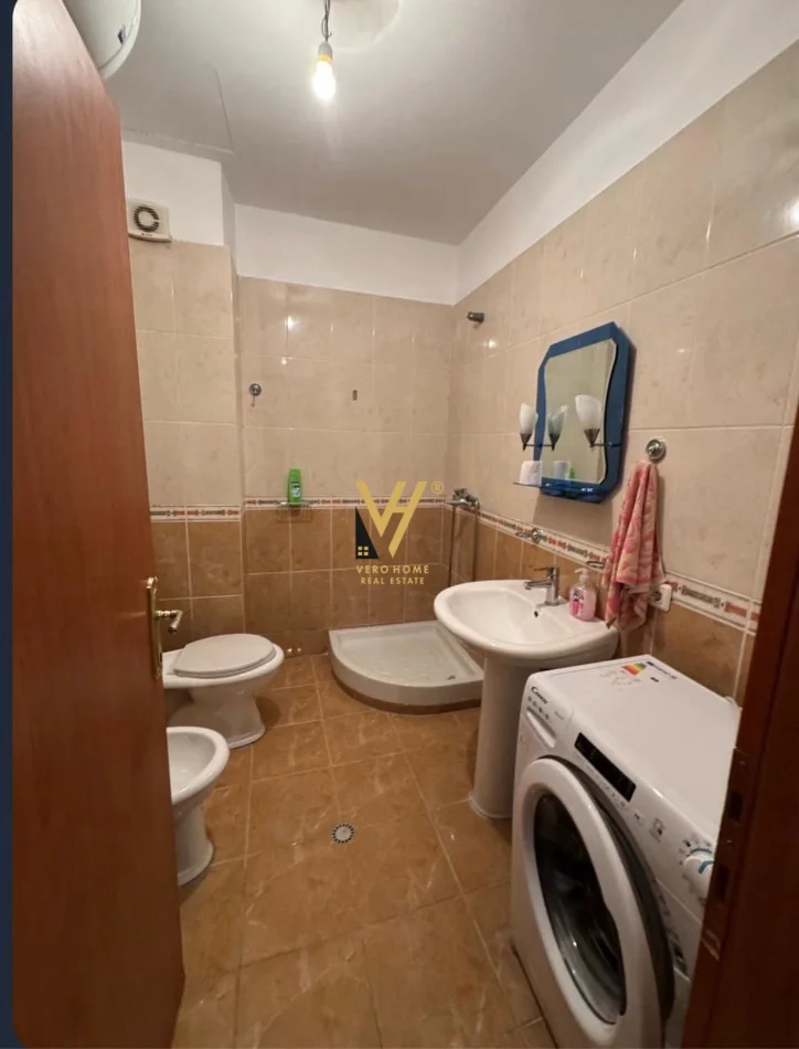 Tirane, jepet me qera apartament 2+1+Ballkon Kati 2, 85 m² 470 € (YZBERISHT)