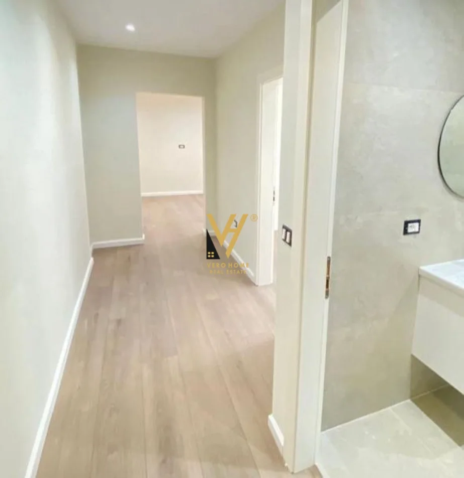 Tirane, jepet me qera ambjent biznesi Kati 5, 66 m² 600 € (KOMUNA E PARISIT)