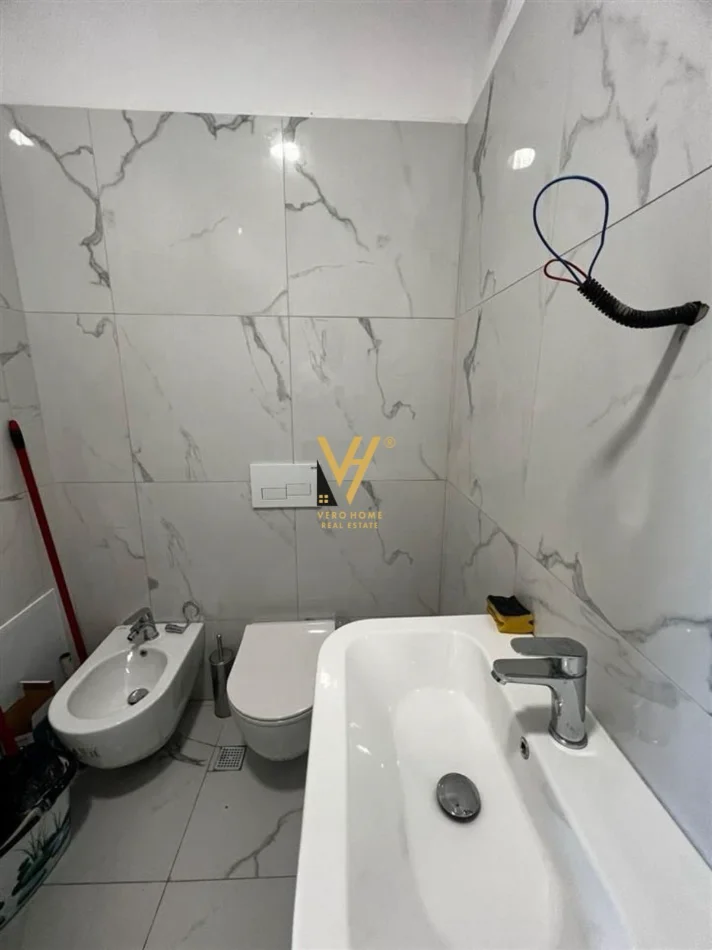 jepet me qera apartament 1+1+Ballkon Kati 3, 70 m² 470 € (RRUGA XHANFIZE KEKO)