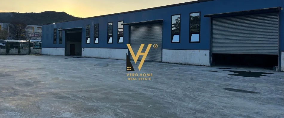 Tirane, jepet me qera magazine Kati 0, 1.250 m² 2.300 € (VORE)