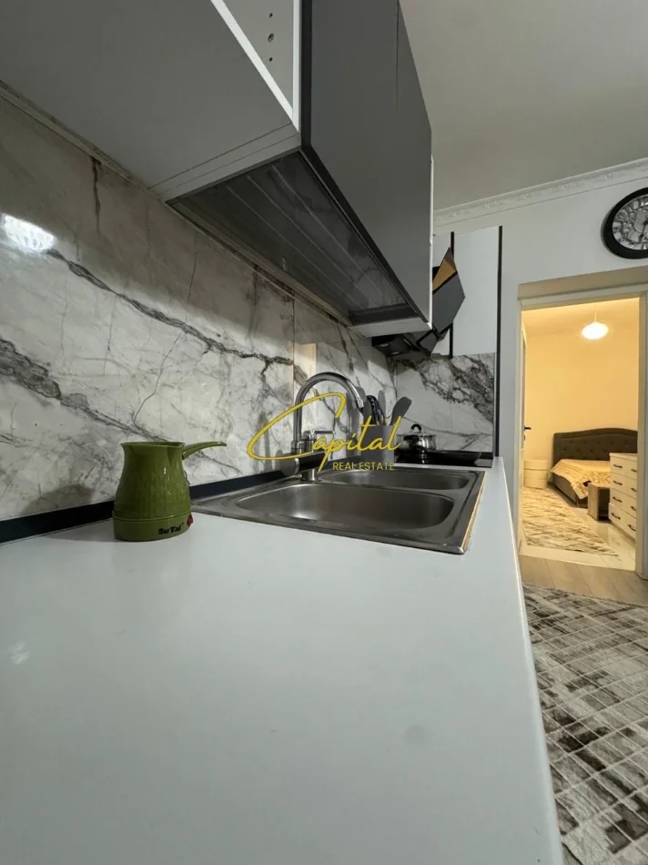 Tirane, jepet me qera apartament 1+1 Kati 1, 45 m² 430 € (RRUGA E DIBRES)