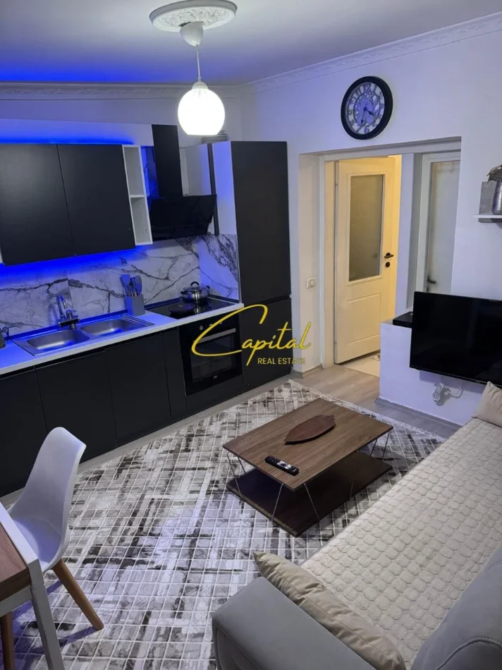 Tirane, jepet me qera apartament 1+1 Kati 1, 45 m² 430 € (RRUGA E DIBRES)