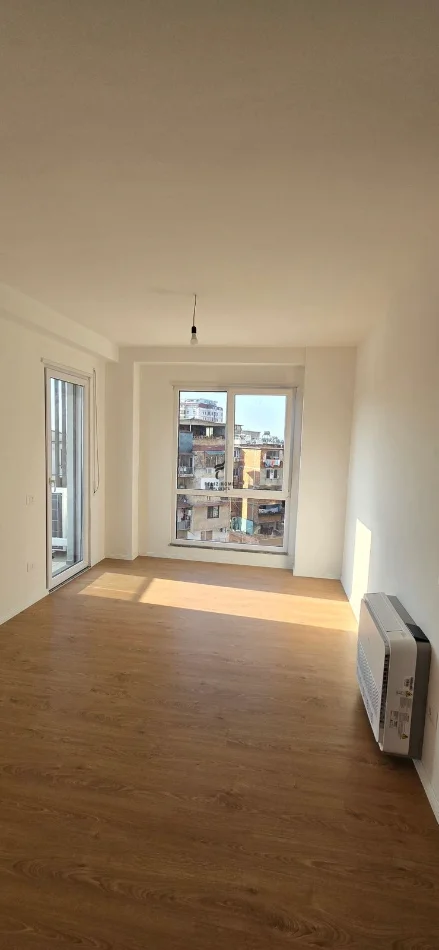 Tirane, jepet me qera zyre Kati 4, 90 m² 700 € (DON BOSKO)