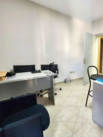 Tirane, jepet me qera zyre Kati 0, 30 m² 350 € (SHESHI WILLSON)