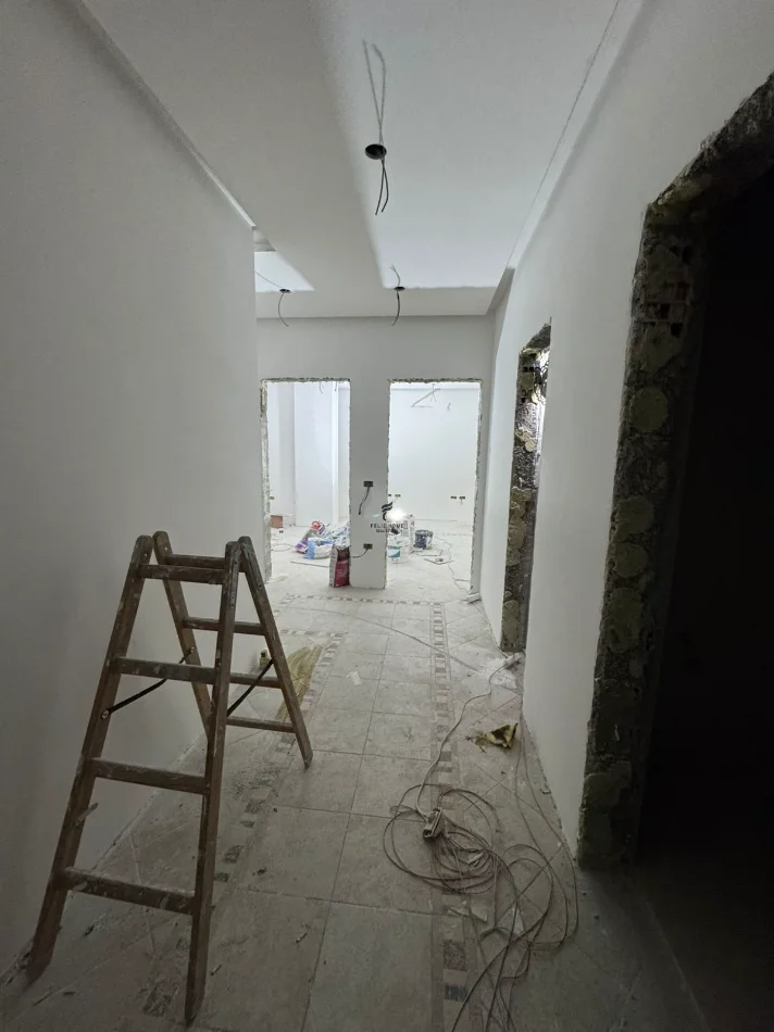 Tirane, jepet me qera zyre Kati 3, 130 m² 2.500 € (AIR ALBANIA)