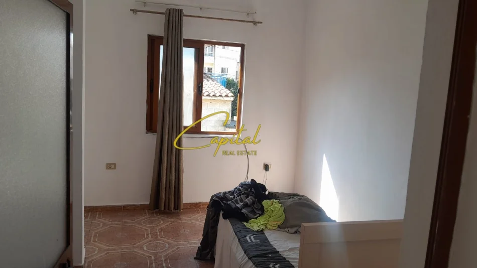 Tirane, jepet me qera shtepi 3+1 Kati 1, 110 m² 800 € (ASTIR)