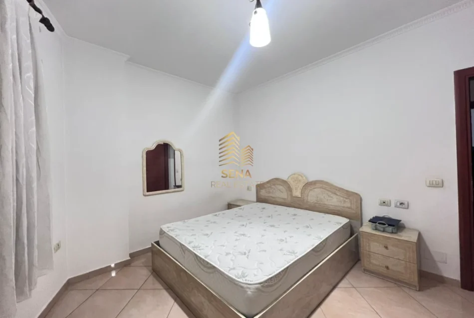 Tirane, jepet me qera apartament 1+1+Ballkon Kati 4, 72 m² 500 € (Porcelan)