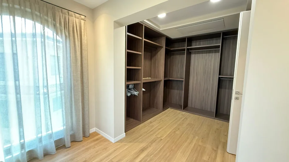 Tirane, jepet me qera Vile 2 Katshe , 420 m² 5.000 € 