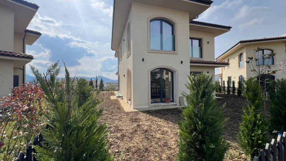 Tirane, jepet me qera Vile 2 Katshe , 420 m² 5.000 € 