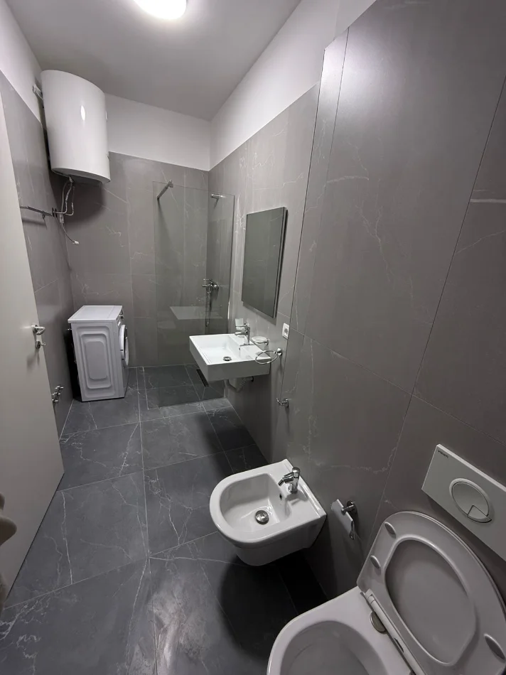 Tirane, jepet me qera apartament 1+1+Ballkon Kati 3, 65 m² 500 € 
