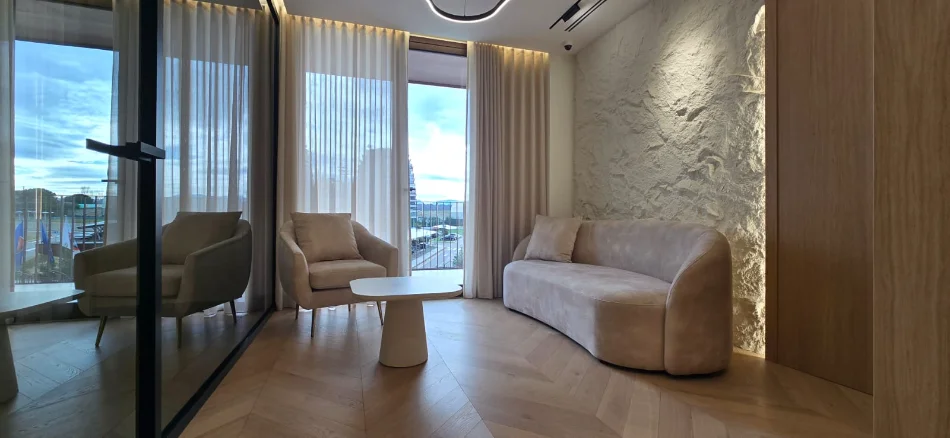 Tirane, jepet me qera zyre Kati 4, 156 m² 3.000 € (Komuna e Parisit)