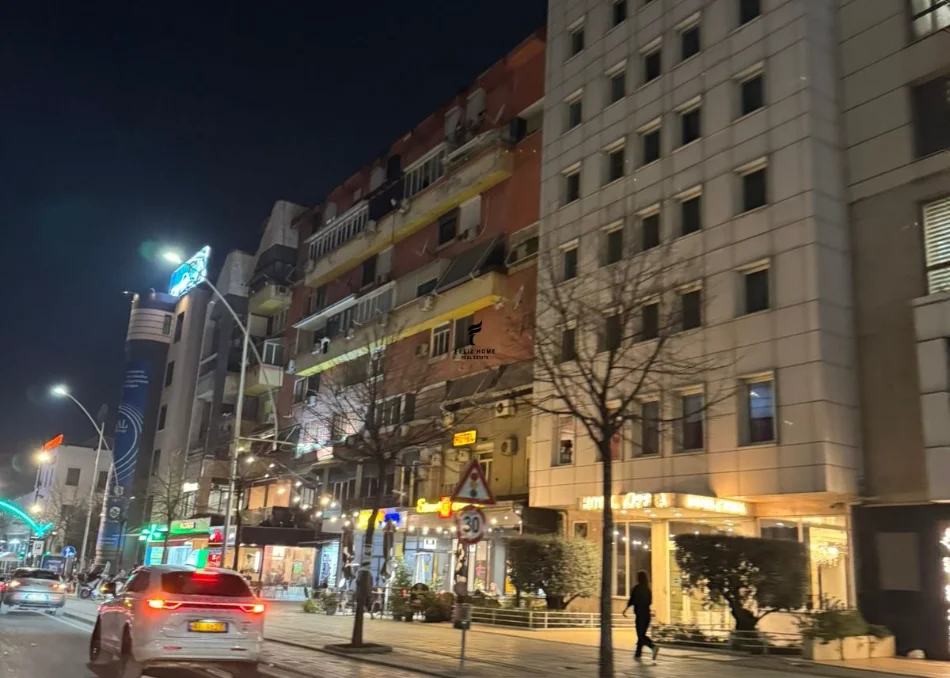 Tirane, jepet me qera dyqan Kati 0, 189 m² 6.000 € (SHESHI SKENDERBEJ)