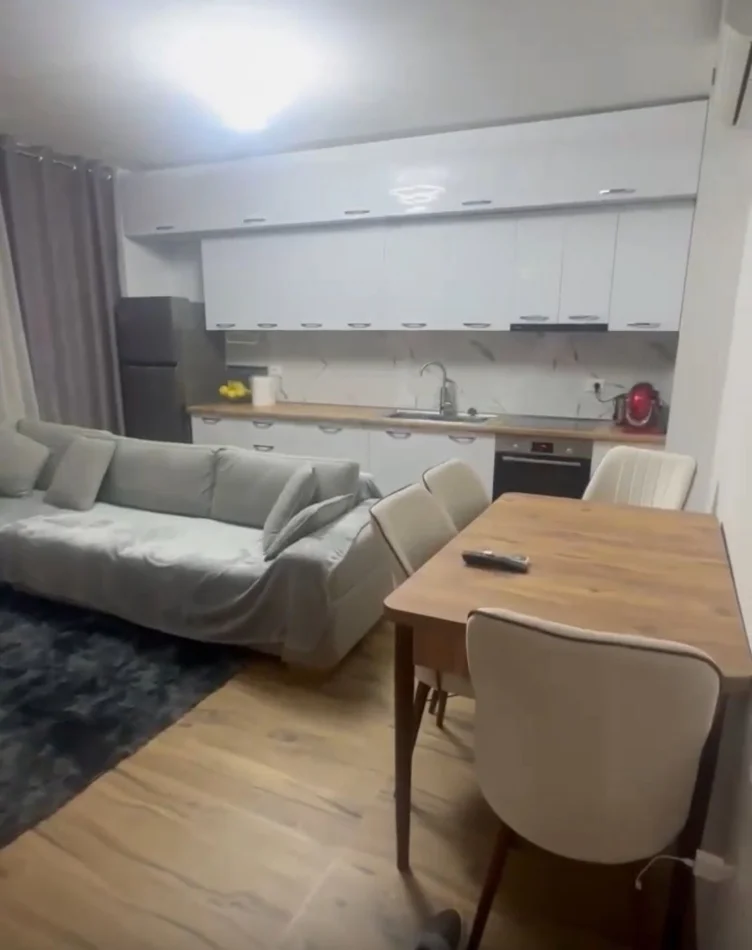 Tirane, jepet me qera apartament 1+1+Aneks+Ballkon Kati 4, 78 m² 500 € (5 Maji(+ Post Parkimi))
