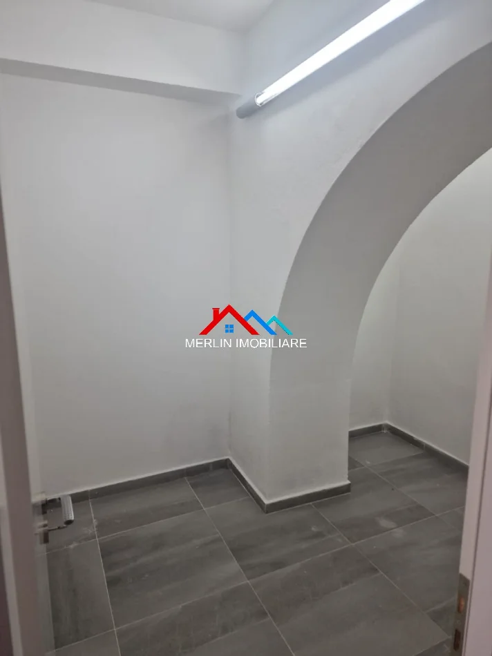 Tirane, jepet me qera ambjent biznesi Kati 0, 30 m² 364 € (RRUGA SULEJMAN PASHA,QENDER)